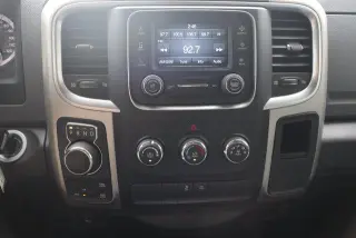 Ram 1500 Clásico 2020 4x4 SLT 4p. Cabina de Tripulación 6.3 pies de BAS Camioneta