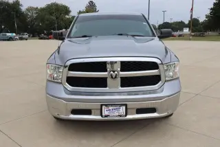 Ram 1500 Clásico 2020 4x4 SLT 4p. Cabina de Tripulación 6.3 pies de BAS Camioneta