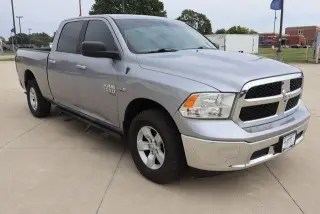 Ram 1500 Clásico 2020 4x4 SLT 4p. Cabina de Tripulación 6.3 pies de BAS Camioneta