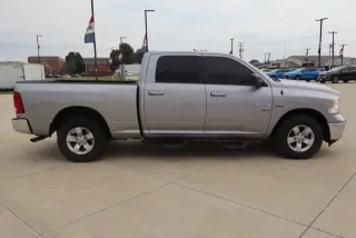 Ram 1500 Clásico 2020 4x4 SLT 4p. Cabina de Tripulación 6.3 pies de BAS Camioneta