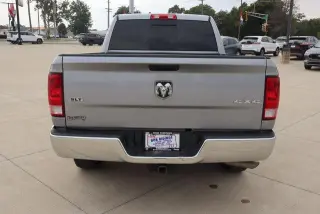 Ram 1500 Clásico 2020 4x4 SLT 4p. Cabina de Tripulación 6.3 pies de BAS Camioneta