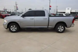 Ram 1500 Clásico 2020 4x4 SLT 4p. Cabina de Tripulación 6.3 pies de BAS Camioneta