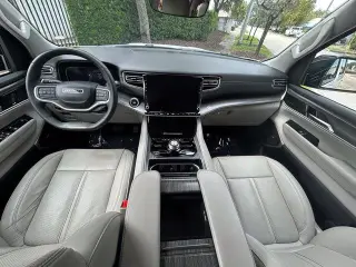 Jeep Wagoneer 2024 4x2 Serie II 4p SUV