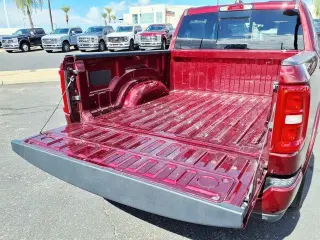 Ram 1500 2025 4x4 Laramie 4dr Crew Cab 5.6 ft. SB Pickup español