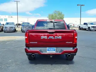 Ram 1500 2025 4x4 Laramie 4dr Crew Cab 5.6 ft. SB Pickup español