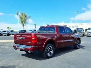 Ram 1500 2025 4x4 Laramie 4dr Crew Cab 5.6 ft. SB Pickup español