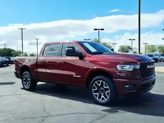 Ram 1500 2025 4x4 Laramie 4dr Crew Cab 5.6 ft. SB Pickup español