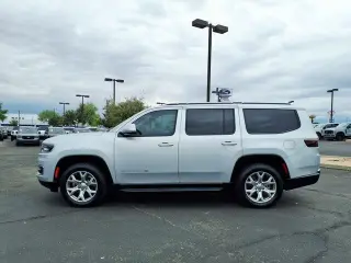 Jeep Wagoneer 2022 4x4 Serie II 4p SUV