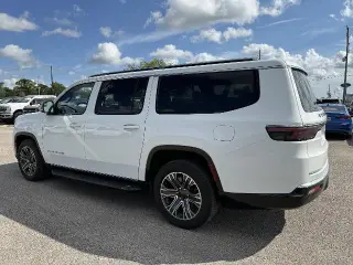Jeep Wagoneer L 2024 4x2 Serie II 4p SUV