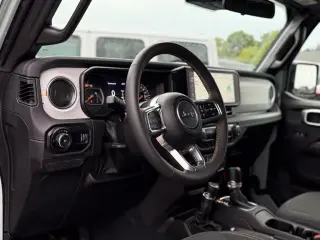 Jeep Wrangler 2024 4x4 Sahara 4p SUV