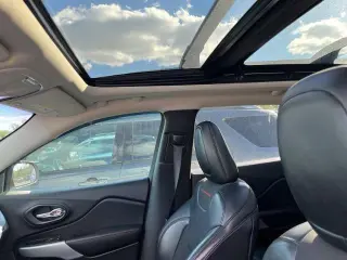 Jeep Cherokee 2017 4x4 Trailhawk 4dr SUV
