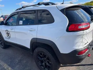 Jeep Cherokee 2017 4x4 Trailhawk 4dr SUV
