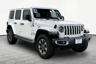 Jeep Wrangler Unlimited 2018 4x4 Sahara 4dr SUV (versión de mitad de año)
