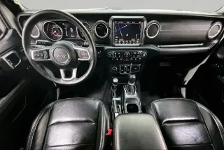 Jeep Wrangler Unlimited 2018 4x4 Sahara 4dr SUV (versión de mitad de año)