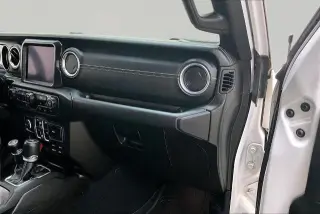 Jeep Wrangler Unlimited 2018 4x4 Sahara 4dr SUV (versión de mitad de año)