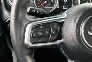 Jeep Wrangler Unlimited 2018 4x4 Sahara 4dr SUV (versión de mitad de año)