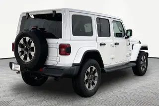 Jeep Wrangler Unlimited 2018 4x4 Sahara 4dr SUV (versión de mitad de año)