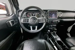Jeep Wrangler Unlimited 2018 4x4 Sahara 4dr SUV (versión de mitad de año)