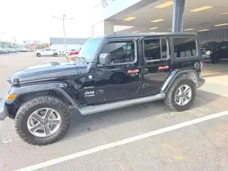 Jeep Wrangler Unlimited 2018 4x4 Sahara 4p SUV (lanzamiento medio del año)