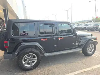 Jeep Wrangler Unlimited 2018 4x4 Sahara 4p SUV (lanzamiento medio del año)