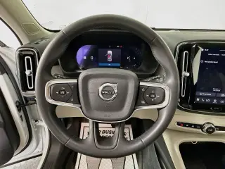 Volvo XC40 2023 AWD B5 Plus Bright Theme 4dr SUV