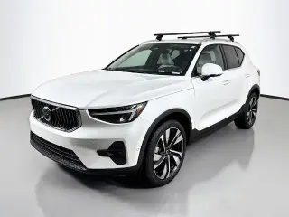 Volvo XC40 2023 AWD B5 Plus Bright Theme 4dr SUV