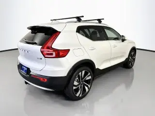 Volvo XC40 2023 AWD B5 Plus Bright Theme 4dr SUV