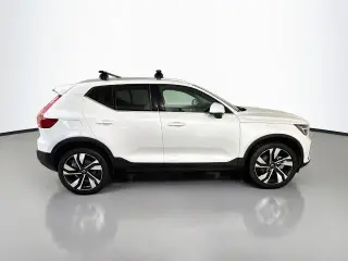 Volvo XC40 2023 AWD B5 Plus Bright Theme 4dr SUV