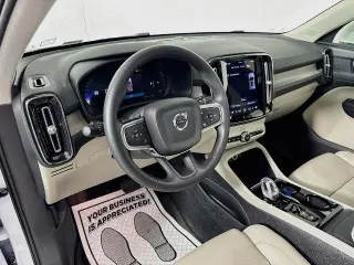Volvo XC40 2023 AWD B5 Plus Bright Theme 4dr SUV