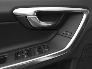 Volvo S60 2015 T5 Drive-E Platinum 4dr Sedan (versión de mitad de año)