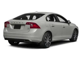 Volvo S60 2015 T5 Drive-E Platinum 4dr Sedan (versión de mitad de año)