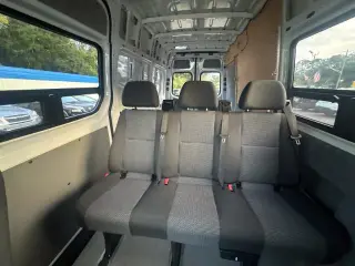 Furgón de carga Mercedes-Benz Sprinter 2012 3500 3 puertas, 170 pulgadas de distancia entre ejes, techo alto, doble rueda trasera (DRW)
