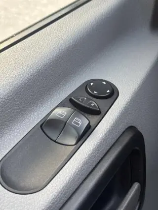 Furgón de carga Mercedes-Benz Sprinter 2012 3500 3 puertas, 170 pulgadas de distancia entre ejes, techo alto, doble rueda trasera (DRW)