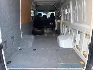 Furgón de carga Mercedes-Benz Sprinter 2012 3500 3 puertas, 170 pulgadas de distancia entre ejes, techo alto, doble rueda trasera (DRW)