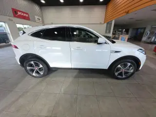 Jaguar E-PACE 2022 AWD P250 SE 4p SUV