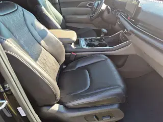 Kia Carnival 2025 SX Minivan 4 puertas