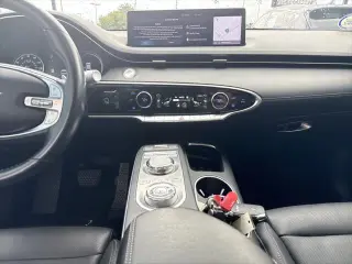 Genesis GV70 2023 AWD 2.5T Estándar 4p SUV