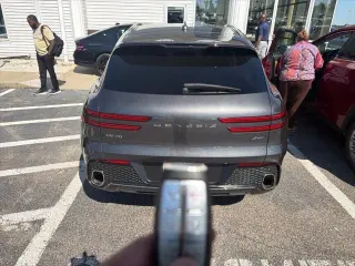 Genesis GV70 2022 tracción en todas las ruedas 2.5T Estándar 4p SUV