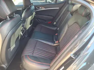 Genesis G70 2024 2.5T Sedán de 4 puertas Standard