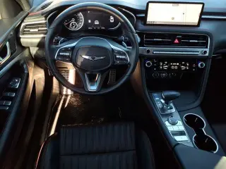 Genesis G70 2024 2.5T Sedán de 4 puertas Standard