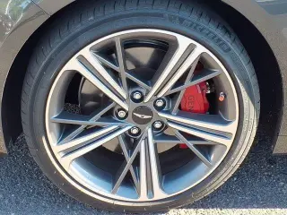 Genesis G70 2024 2.5T Sedán de 4 puertas Standard