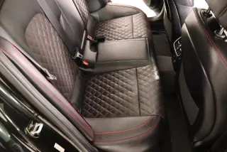 Genesis G70 2019 tracción en las cuatro ruedas 3.3T Avanzado 4dr Sedán