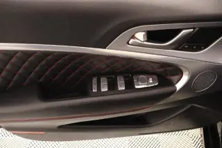 Genesis G70 2019 tracción en las cuatro ruedas 3.3T Avanzado 4dr Sedán