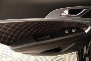 Genesis G70 2019 tracción en las cuatro ruedas 3.3T Avanzado 4dr Sedán