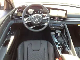 Hyundai ELANTRA 2026 Limited 4p Sedana