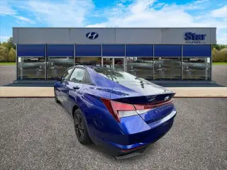 Hyundai ELANTRA 2023 SEL 4p Sedan