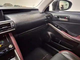 Lexus IS 200t 2017 4p Sedan