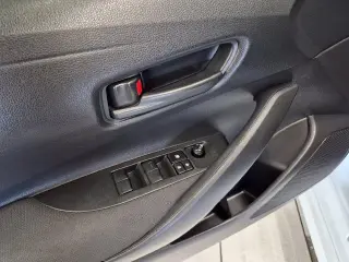 Toyota Corolla Hybrid 2025 LE 4dr Sedán