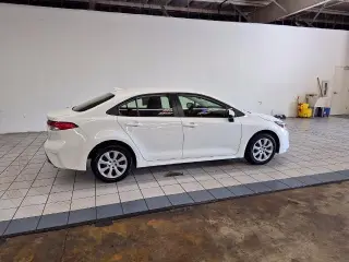 Toyota Corolla Hybrid 2025 LE 4dr Sedán