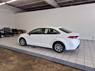 Toyota Corolla Hybrid 2025 LE 4dr Sedán
